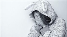 哭泣、崩潰、難過／Pixabay