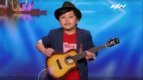 馮羿,烏克麗麗（圖／翻攝自AXN Taiwan臉書）