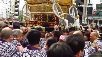 傳「神轎繭包」能招桃花　日男瘋抬轎