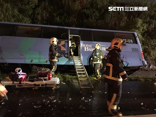 車禍,國道,基隆客運,胸痛／翻攝畫面