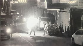 湖南點燃信號彈，瞬間火光乍現。（圖／翻攝畫面）