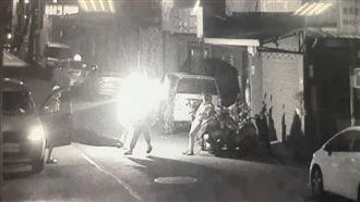 只為討1千元　屁孩竟當街點信號彈