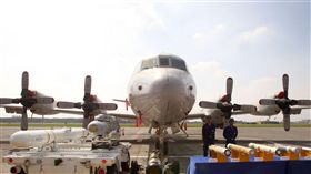 空軍向美採購十二架P-3C反潛巡邏機，已全數返抵國內，隷屬屏東空軍基地反潛大隊，該大隊正加強空地勤人員換裝訓練，預定年底舉行P-3C成軍典禮。（記者邱榮吉/屏東拍攝）