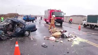 路跑封閉車道　貨車超車對撞1死1傷