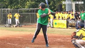 ▲曾仁和偷偷上場打擊。（圖／記者林辰彥攝影）