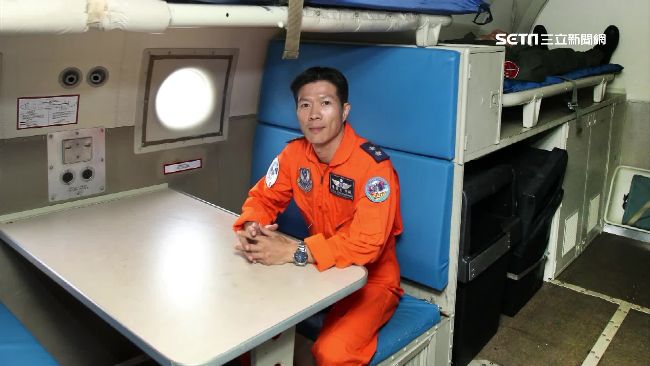 P-3C休息空間小　飛行員得席地睡