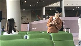 機場,姐弟,智能障礙,暖心,美麗,背影,Dcard　圖／翻攝自Dcard