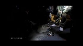 警方發現林男下體異常激凸。（圖／翻攝畫面）