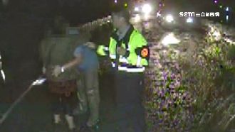 酒駕摔6米溪　醉男抱女友哭喊對不起