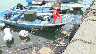 謝謝你！海巡兵周撈3百公斤海洋垃圾