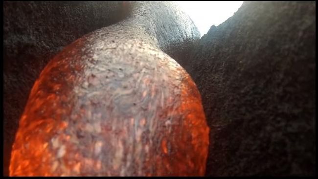 挺過千度岩漿淹埋　攝影機拍下奇景！