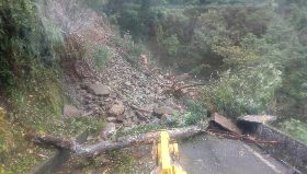 北橫公路宜蘭明池段坍方中斷　晚間搶通