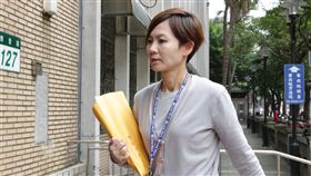 擬出國採訪  彭愛佳求解除限制出境前行政院秘書長林益世妻子彭愛佳（圖）被控洗錢一二審均無罪，迄今仍遭限制出境。彭愛佳因擬赴大陸採訪請求解禁，9日前往高等法院，盼法官解除限制。中央社記者蕭博文攝  106年11月9日