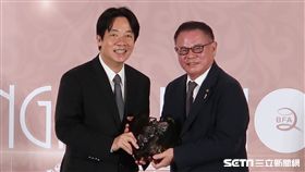 彭誠浩當選世界棒壘球總會副會長，賴清德到場恭賀。（圖／記者王怡翔攝）