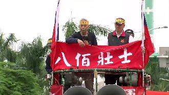 八百壯士抗議年改上街頭　與警爆衝突