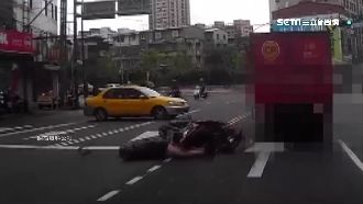 違規迴轉撞飛騎士　小黃下秒轉為順向