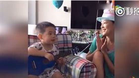 Jasper奶音獻唱生日快樂歌。（圖／翻攝自陳小春家的Jasper粉絲團微博）