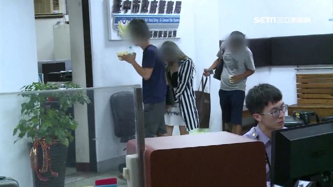 儘管社會不斷呼籲「酒駕零容忍」,且歷經多次修法加重刑責,但台灣的致命酒駕悲劇仍不斷重演,成為社會難以抹滅的痛點。姊姊陳昱芳表示,看到這些年輕生命無辜犧牲,她真心希望社會和政府能重視並正視。她指出,除了陳育邦案之外,近年仍發生多起震驚社會的案件,例如高醫大學生兼職外送遭吳姓洗車工人酒駕撞死,以及康橋學生騎單車環島遭毒駕衝撞等,受害者多為社會的年輕棟梁。(圖/資料照)