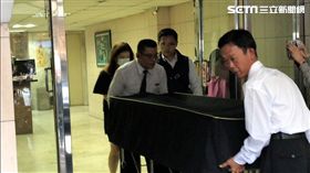  莊婦陳屍自家公寓廚房，警方懷疑是熟人所為，而且是為財殺人（翻攝畫面）