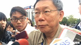 柯文哲森77步出市議會 盧冠妃攝