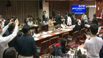 大鬧教委會！黃昭順激動飆「X腰喔」