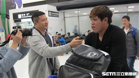 ▲台灣犬中華隊選手陳子豪出機場有媒體採訪。（圖／記者蕭保祥攝）