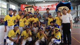 ▲王維中與曾仁和回母校回饋活動。（圖／大漢集團提供）