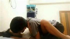 高中生有國二小女友，光棍節床照放閃。圖／翻攝自臉書爆廢公社