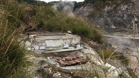 16:9
北投硫磺谷驚傳男子溺斃台北市北投區硫磺谷驚傳民眾溺斃。警方接獲報案指出，台北自來水事業處員工14日上午例行巡視時，意外發現一具30多歲男性陳屍溫泉池中，警方現正全力調查。（北投分局提供）中央社記者黃麗芸傳真　106年11月14日
