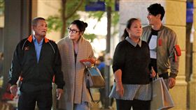 陽岱鋼遭爆棄養老父　其實只有他拿錢回家（圖／鏡週刊）