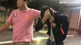 黃姓水電工歷經一夜折騰，今天上午10點終於俯首認罪（翻攝畫面）