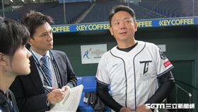 ▲台灣犬中華隊總教練洪一中接受日本媒體訪問。（圖／記者蕭保祥攝）