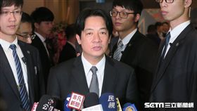 行政院長賴清德出席第40屆吳三連獎贈獎典禮前受訪。（記者盧素梅攝）