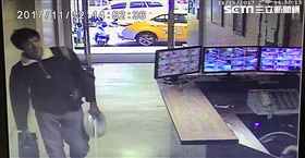 黃姓水電工在松山分局度過一晚後，今天在偵查隊長黃水願曉以大義後，終於突破黃嫌心防，進而坦承殺人罪行，警方訊後將他移送法辦（翻攝畫面）