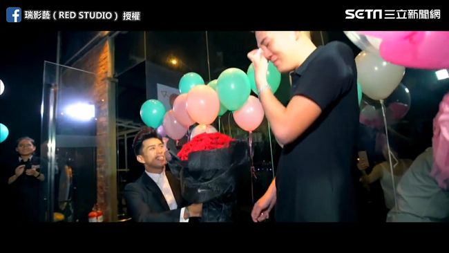 娶定你了！「王子」驚喜求婚感動網友