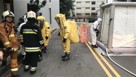 打翻氨水　陽明大學實驗室疏散27人國立陽明大學校內一處實驗室15日下午發生氨水打翻意外，校方緊急疏散現場約27名師生，台北市消防局接獲通報後，也立即派員趕往現場處理。（台北市消防局提供）中央社記者黃麗芸傳真　106年11月15日