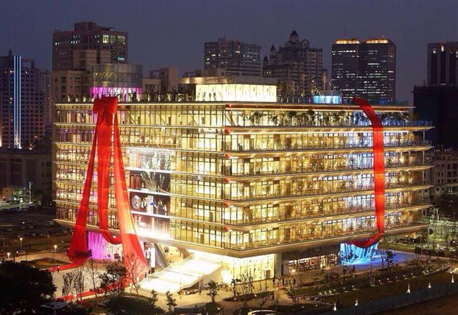 女登高雄市圖總館鬧跳樓！已成功救下