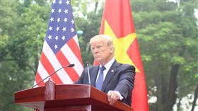 川普：與金正恩交朋友是可能的美國總統川普表示，與北韓領導人金正恩成為朋友是有可能的，如果此事發生，對北韓與世界而言將是好事，但他不知道兩人會面的可能是否會發生。中央社河內攝　106年11月12日
