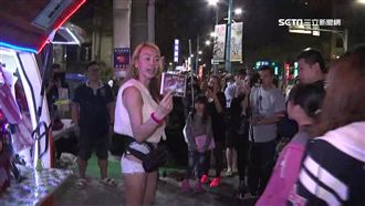 法拉利姐蘆洲首賣　粉絲擠爆排2小時