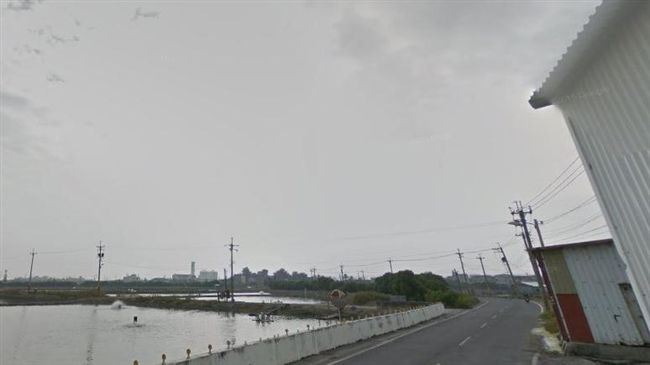 聯結車倒車不慎　騎士頭遭輾身亡