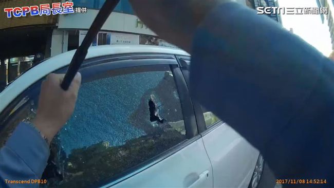 毒犯昏倒車中　勇警破窗逮人意外掛彩
