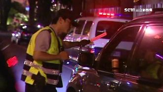 賓利男酒駕拒測　掏現金要繳9萬罰款