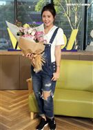 李燕上安安大明星直播提前過生日。（記者邱榮吉/攝影）