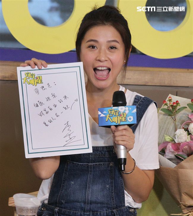 李燕上安安大明星直播提前過生日。（記者邱榮吉/攝影）