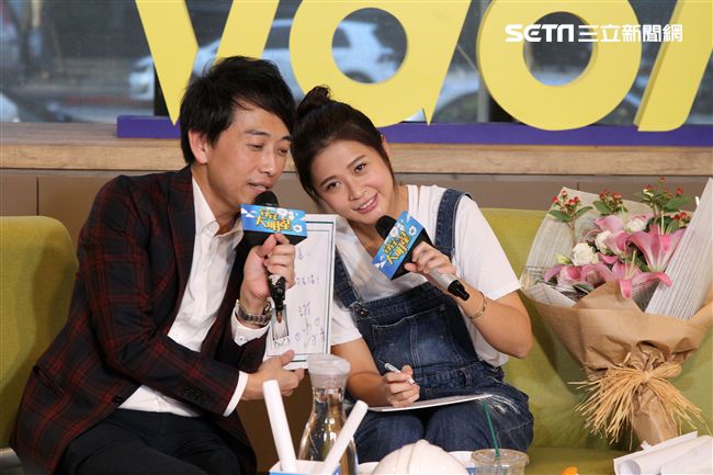 李燕上安安大明星直播提前過生日。（記者邱榮吉/攝影）