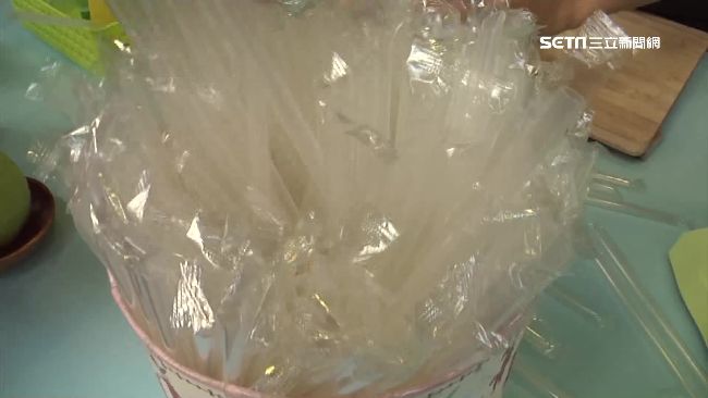 內用不得提供塑膠吸管　明年7月上路