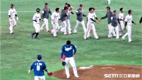日本再見二壘安打擊敗韓國（圖／記者蕭保祥攝）