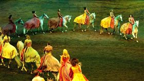 夢幻舞馬,卡瓦利亞劇團,表演藝術家,特技表演者,舞蹈家,羅曼•拉圖雷爾／可樂電影提供