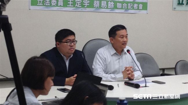 王定宇：熊光華是慶富在府內窗口