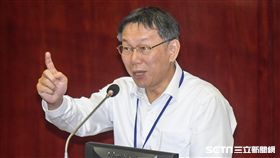 台北市長柯文哲前往市議會備詢。圖／記者林敬旻攝